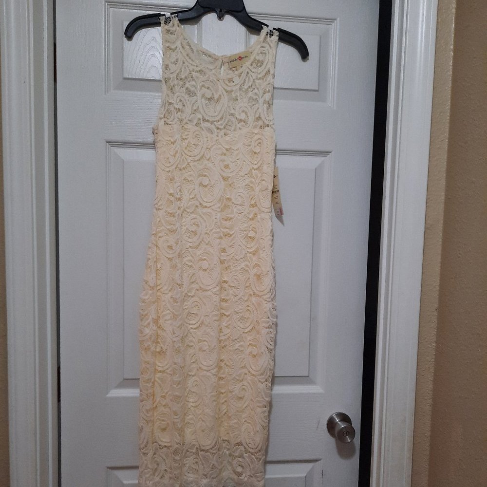 Wishful Park - Medium White Sleeveless Dress